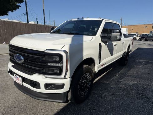 Used 2025 Ford F250 Platinum AWD/4WD image 2