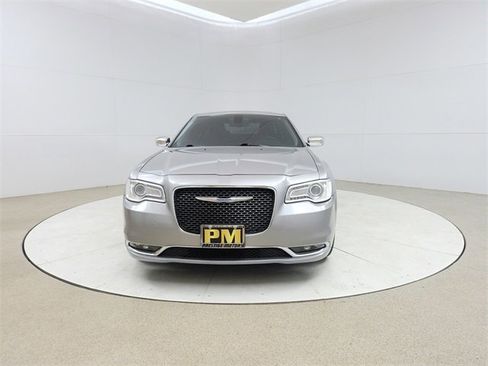 Used 2018 Chrysler 300 Limited image 2