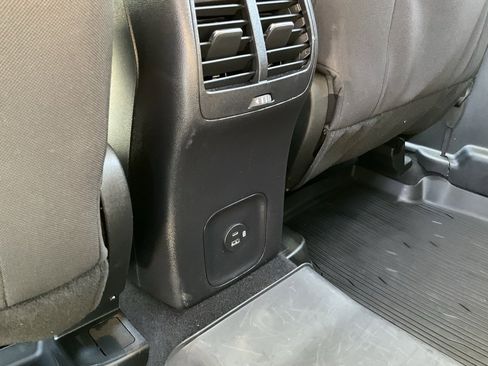 Used 2022 Ford Escape SE w/ SE Sport Appearance Package image 18