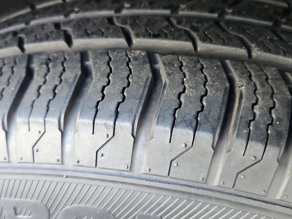Used 2025 Chrysler Pacifica Select FWD image 35