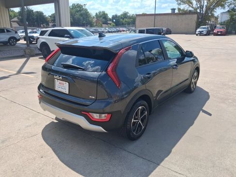 Used 2025 Kia Niro LX FWD image 7