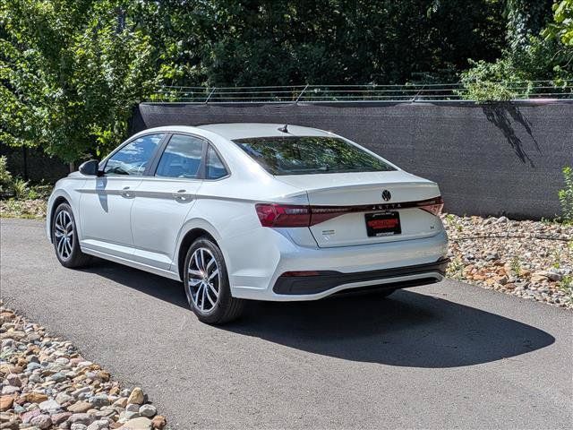 Certified 2025 Volkswagen Jetta SE w/ Sunroof Package FWD image 3