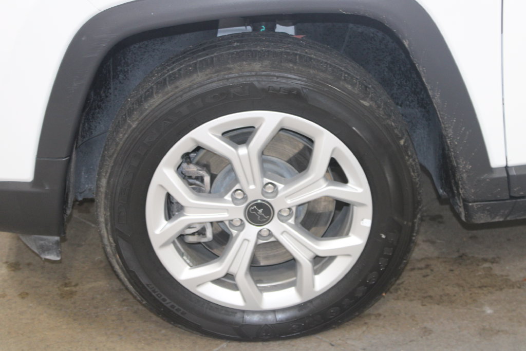 Used 2025 Jeep Compass Latitude AWD/4WD image 45
