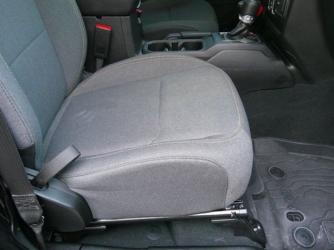 Used 2024 Jeep Gladiator Sport image 23