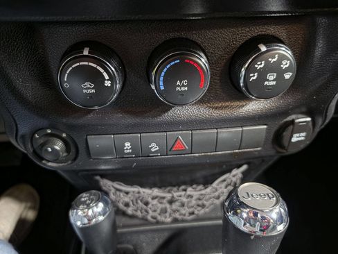 Used 2012 Jeep Wrangler Sport AWD/4WD image 29