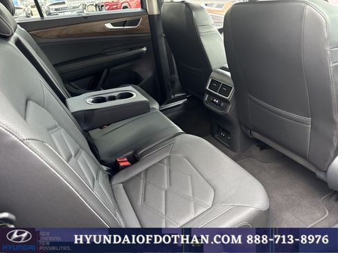 Used 2025 Volkswagen Atlas SE AWD/4WD image 14