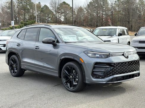 New 2026 Volkswagen Tiguan SE R-Line FWD image 7