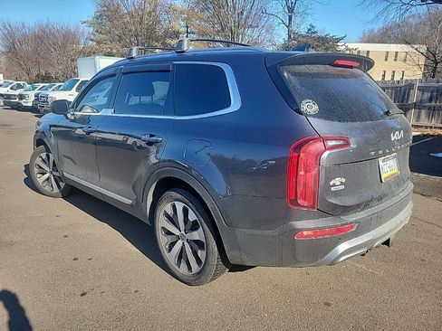 Used 2022 Kia Telluride S image 2