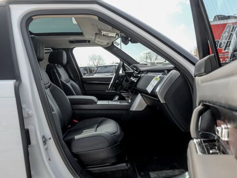 New 2025 Land Rover Range Rover SE image 21