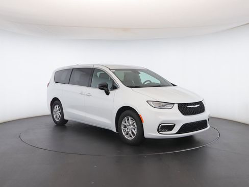 New 2026 Chrysler Pacifica Select image 31