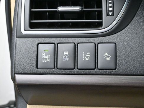 Used 2017 Toyota Camry XLE image 25