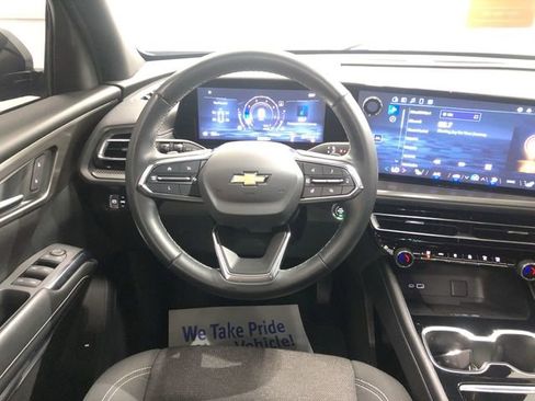 Used 2024 Chevrolet Traverse LT FWD image 15