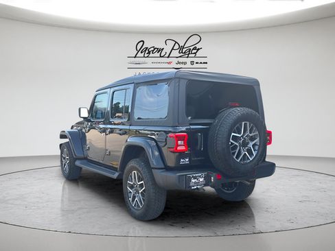 Used 2025 Jeep Wrangler Unlimited Sahara AWD/4WD image 5