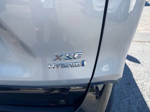 Used 2022 Toyota RAV4 XSE AWD/4WD image 5