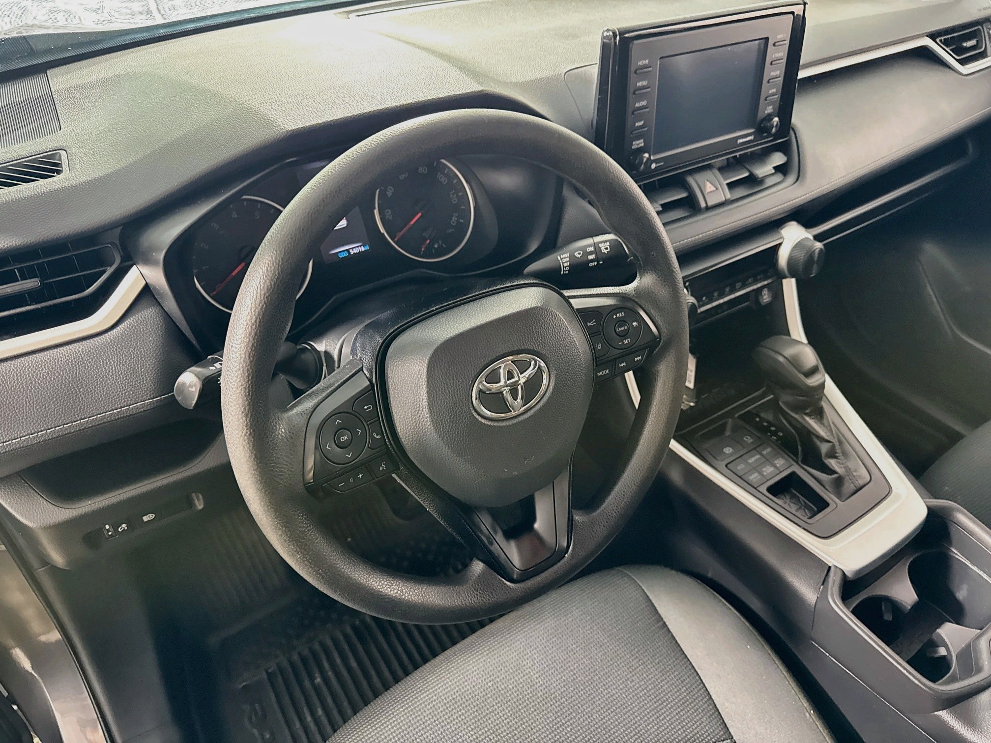 Used 2021 Toyota RAV4 LE AWD/4WD image 9