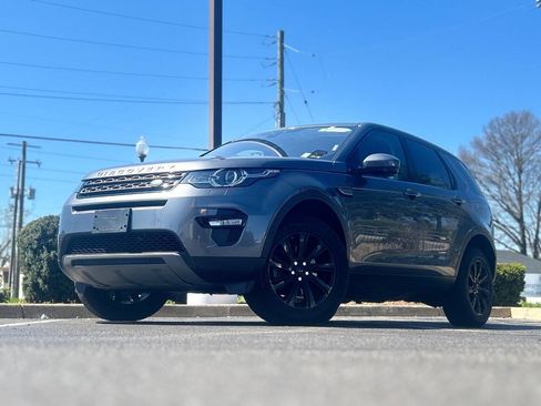 Used 2018 Land Rover Discovery Sport SE AWD/4WD image 2
