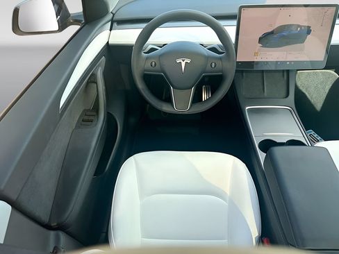 Used 2024 Tesla Model Y Performance AWD/4WD image 21