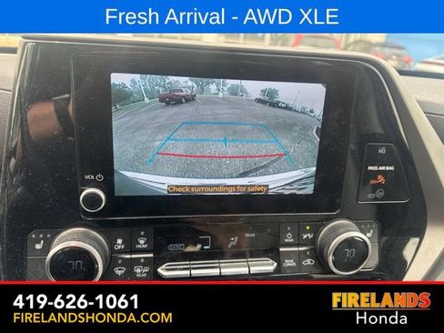 Used 2024 Toyota Highlander XLE AWD/4WD image 25