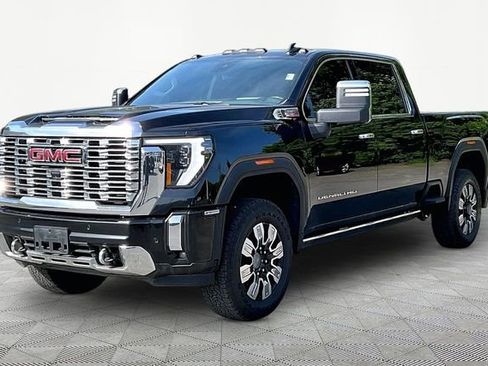 Used 2024 GMC Sierra 2500 Denali w/ Denali Reserve Package AWD/4WD image 3