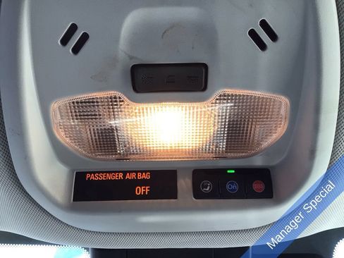 Used 2025 Chevrolet Trax LT FWD image 32
