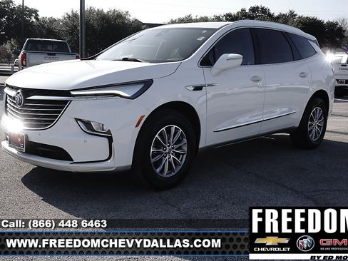 Used 2023 Buick Enclave Essence image 3