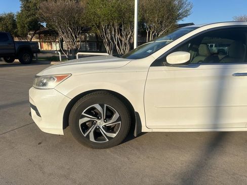 Used 2017 Honda Accord LX image 2