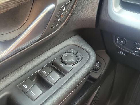 Used 2024 GMC Terrain SLT FWD image 19