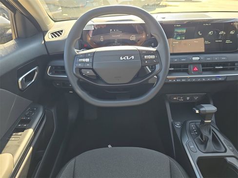 New 2025 Kia K4 LXS image 15