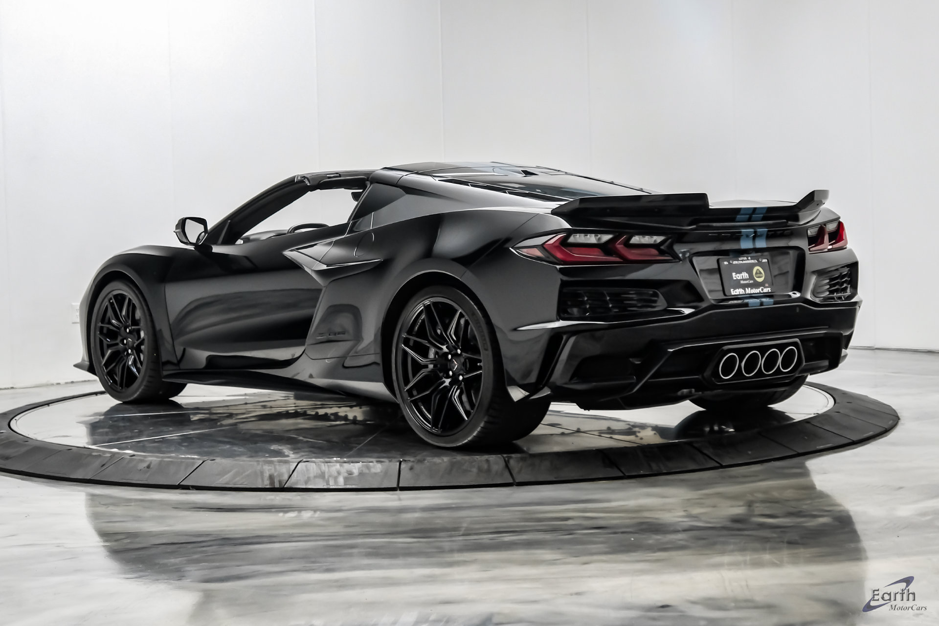 Used 2023 Chevrolet Corvette Z06 w/ Stealth Interior Trim Package RWD image 13