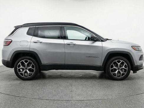Used 2025 Jeep Compass Limited AWD/4WD image 11