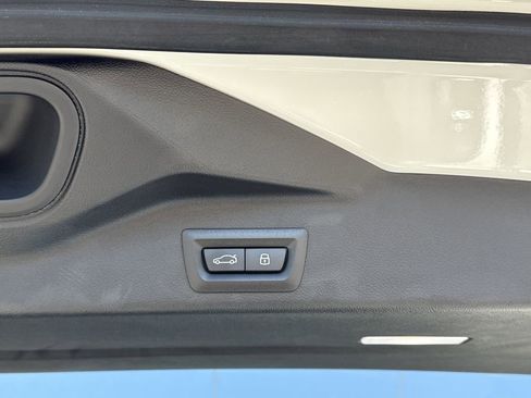 Used 2025 BMW X5 xDrive50e AWD/4WD image 22