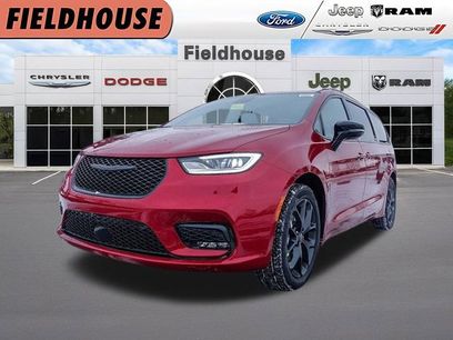 New 2026 Chrysler Pacifica Select w/ S Appearance Package