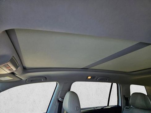 Used 2019 Volkswagen Atlas SE w/ Panoramic Sunroof Package image 15