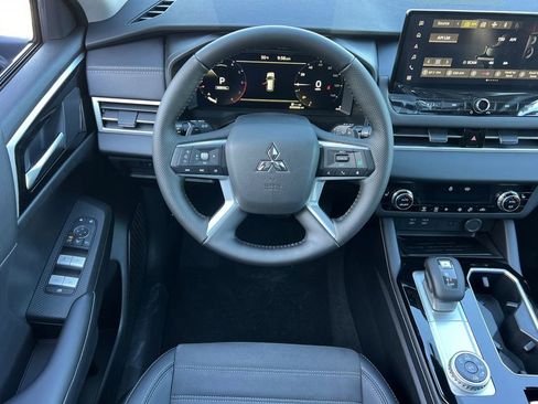 New 2026 Mitsubishi Outlander SE image 15