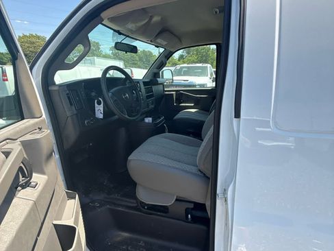 New 2026 GMC Savana 2500 w/ Driver Convenience Package RWD image 33