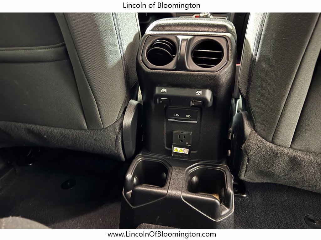 Used 2019 Jeep Wrangler Unlimited Sahara AWD/4WD image 12