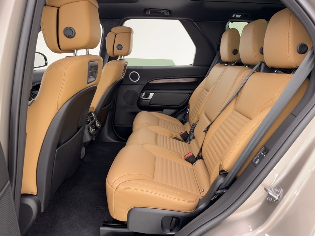 Certified 2026 Land Rover Discovery Dynamic SE AWD/4WD image 25