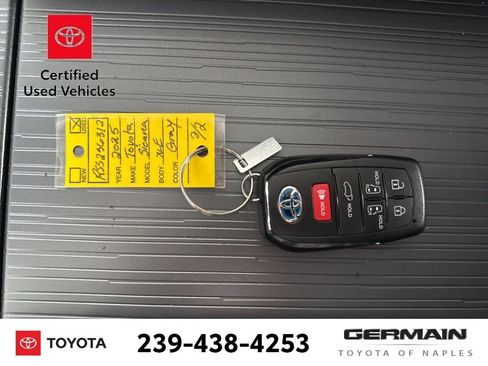 Used 2025 Toyota Sienna XLE image 23