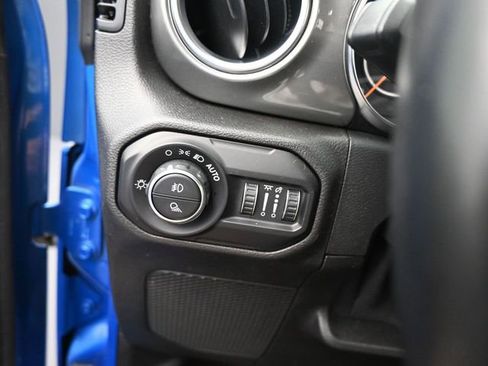 Used 2021 Jeep Gladiator Overland image 33