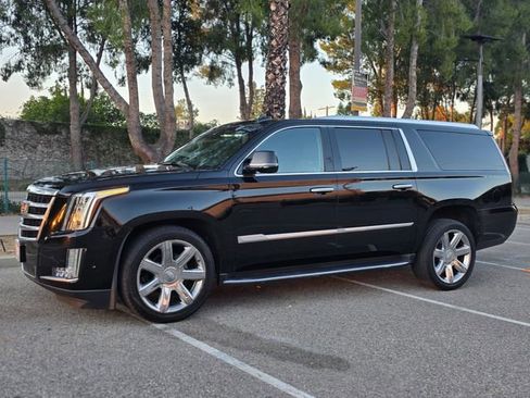 Used 2018 Cadillac Escalade ESV Luxury RWD image 24