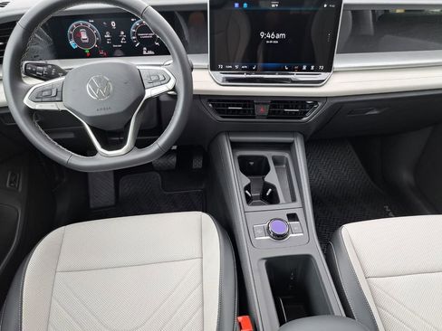 New 2026 Volkswagen Tiguan SE FWD image 19
