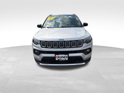 Used 2025 Jeep Compass Limited AWD/4WD image 4