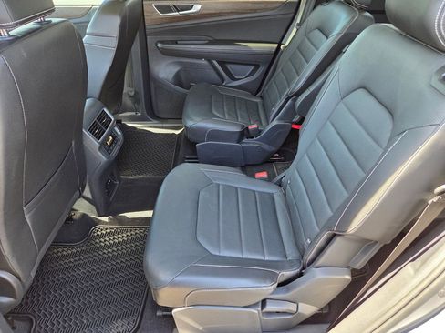 Used 2024 Volkswagen Atlas SEL image 17