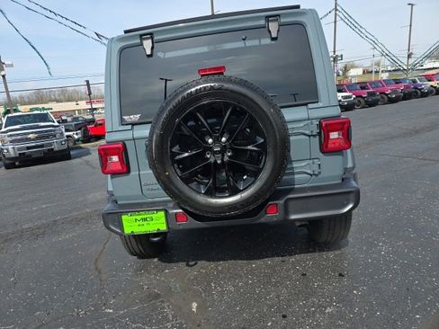 Used 2025 Jeep Wrangler Unlimited Sahara w/ Safety Group image 7