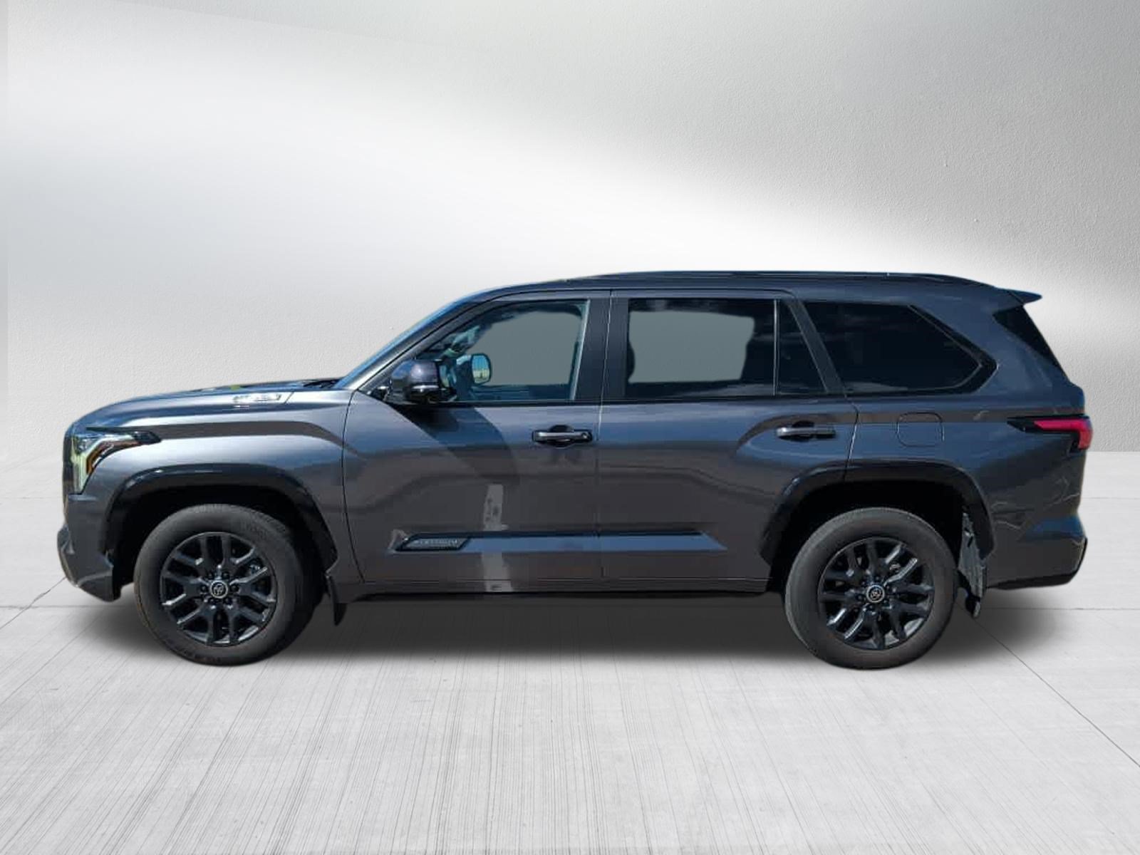 Used 2024 Toyota Sequoia Platinum AWD/4WD image 4