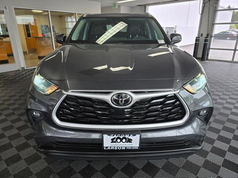 Used 2024 Toyota Highlander XLE AWD/4WD image 8