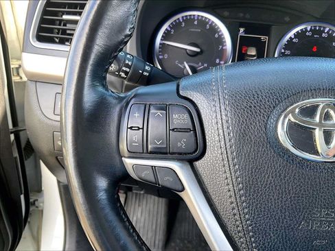 Used 2018 Toyota Highlander XLE AWD/4WD image 19