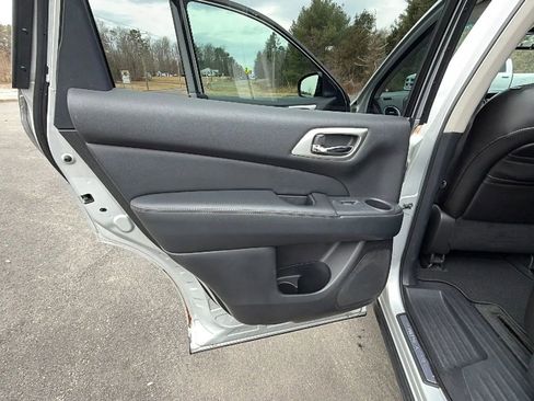 Used 2013 Nissan Pathfinder SL image 32