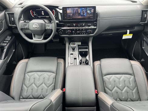 New 2026 Nissan Pathfinder Platinum image 9