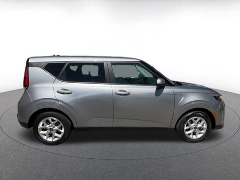 Used 2025 Kia Soul LX w/ LX Technology Package FWD image 15